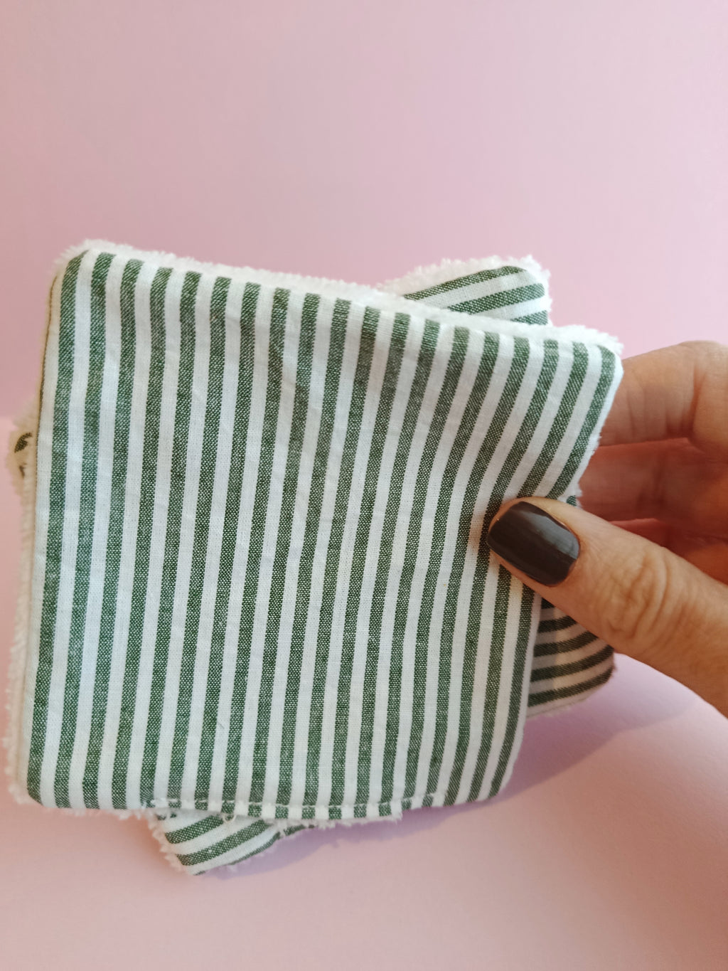 Lingettes lavables et leur panière