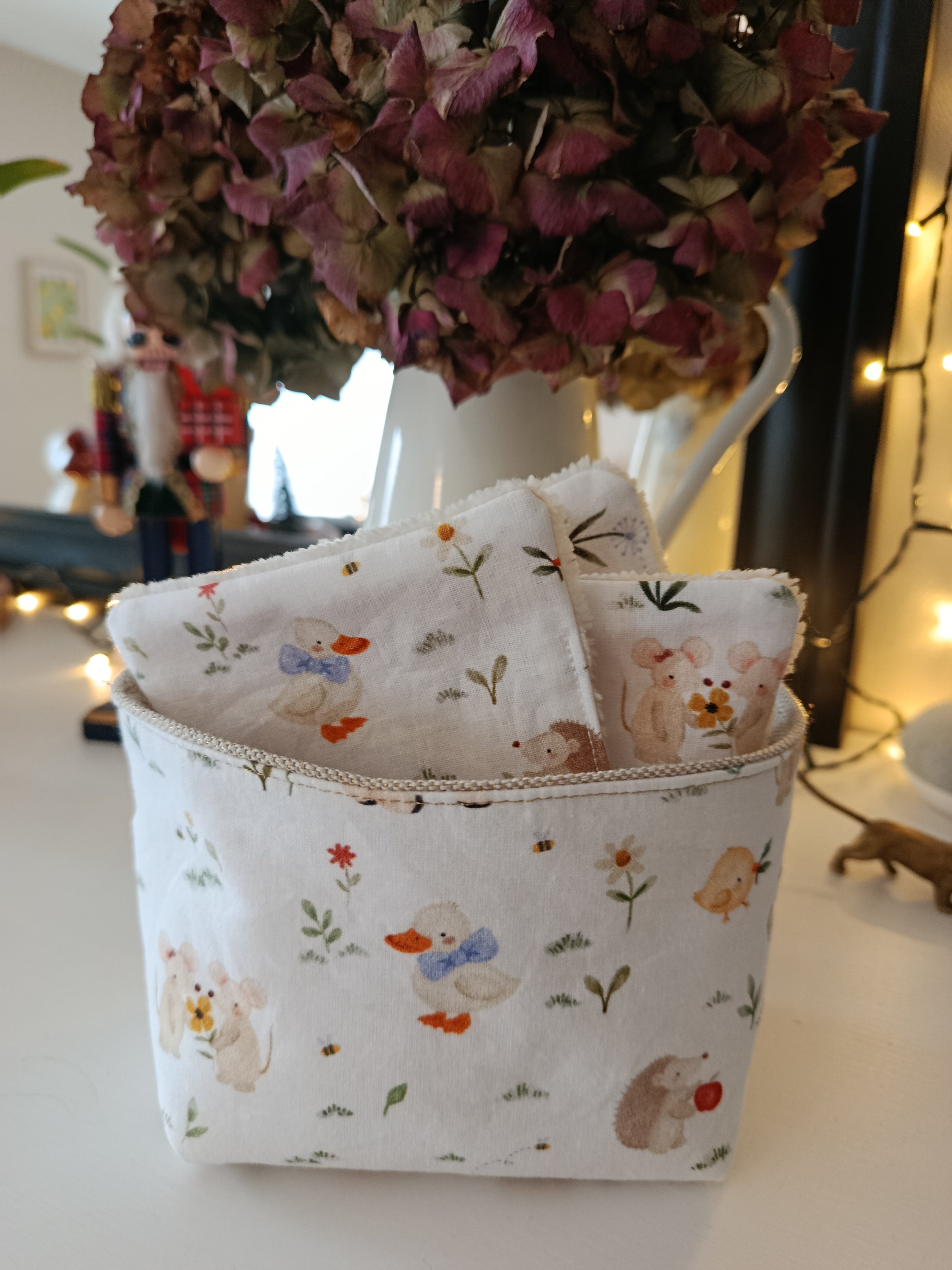 Lingettes bébés avec leur panière